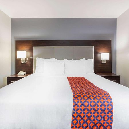 La Quinta By Wyndham Rockford Hotel Екстериор снимка