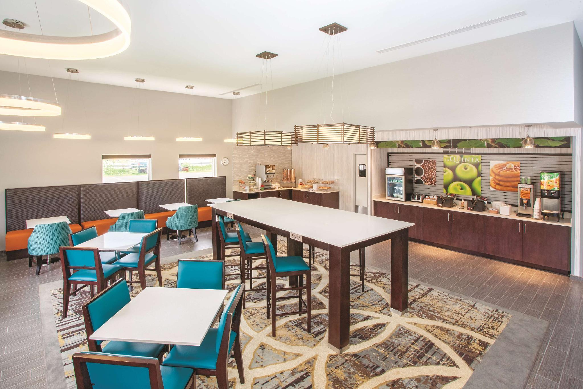 La Quinta By Wyndham Rockford Hotel Екстериор снимка