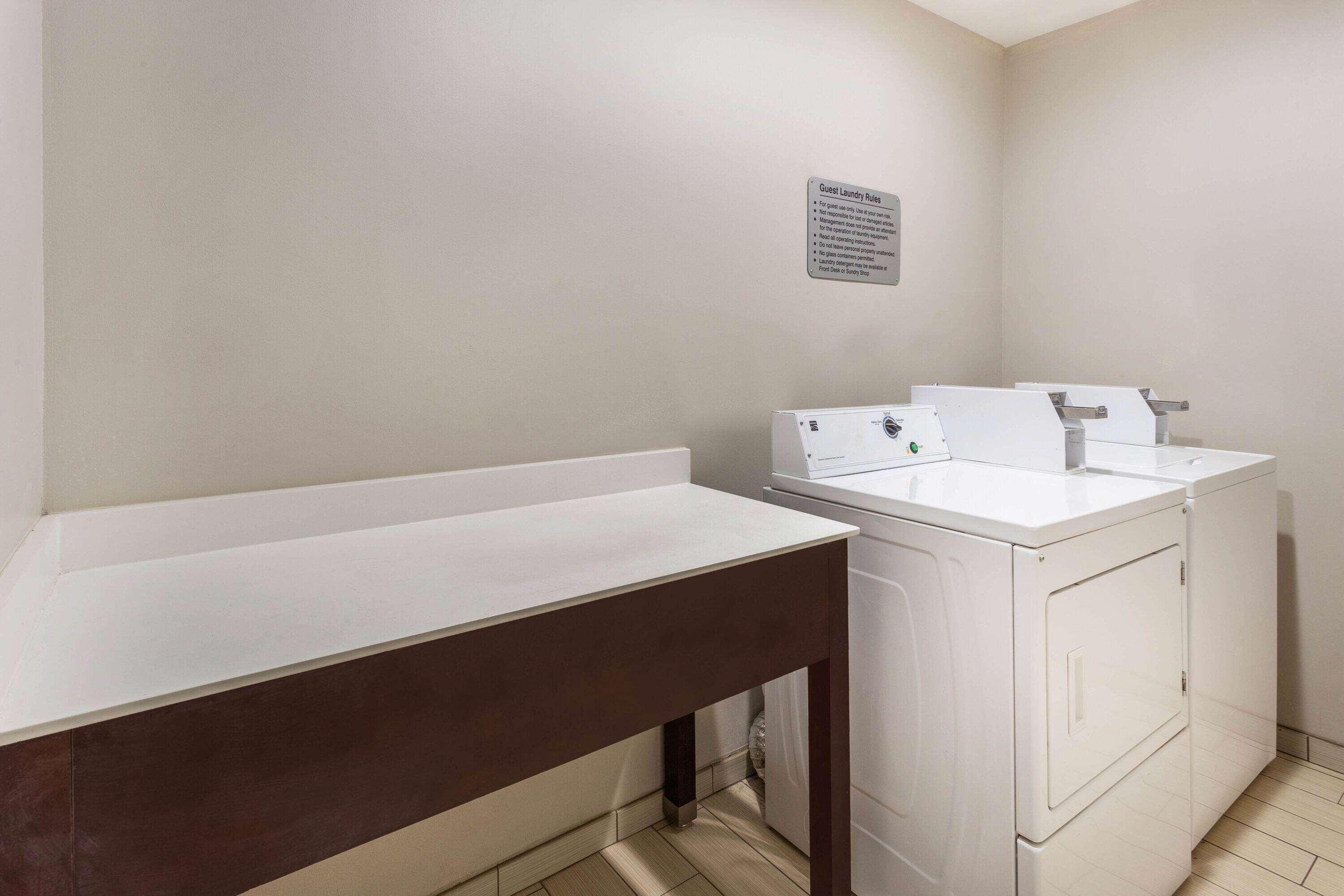 La Quinta By Wyndham Rockford Hotel Екстериор снимка