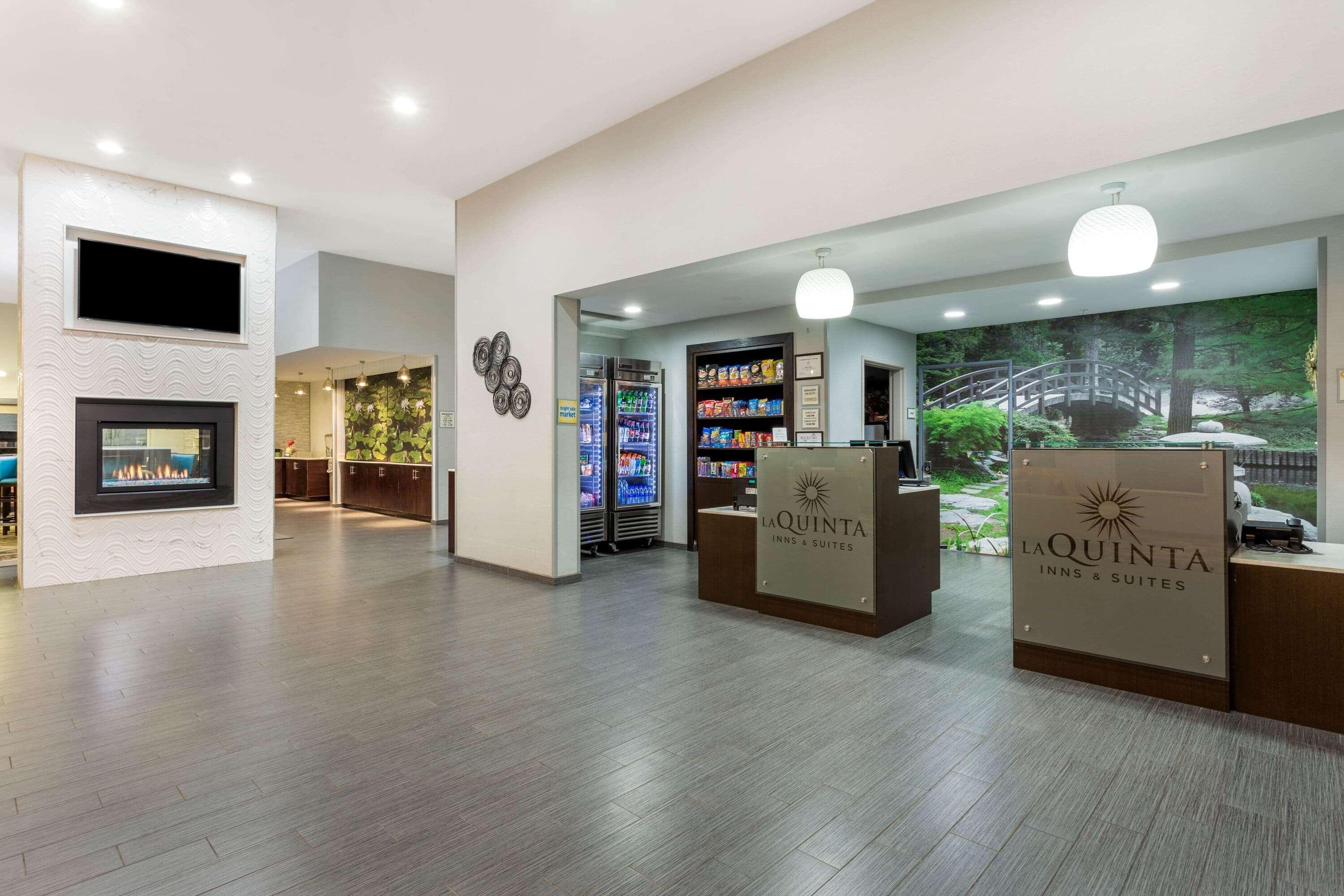 La Quinta By Wyndham Rockford Hotel Екстериор снимка