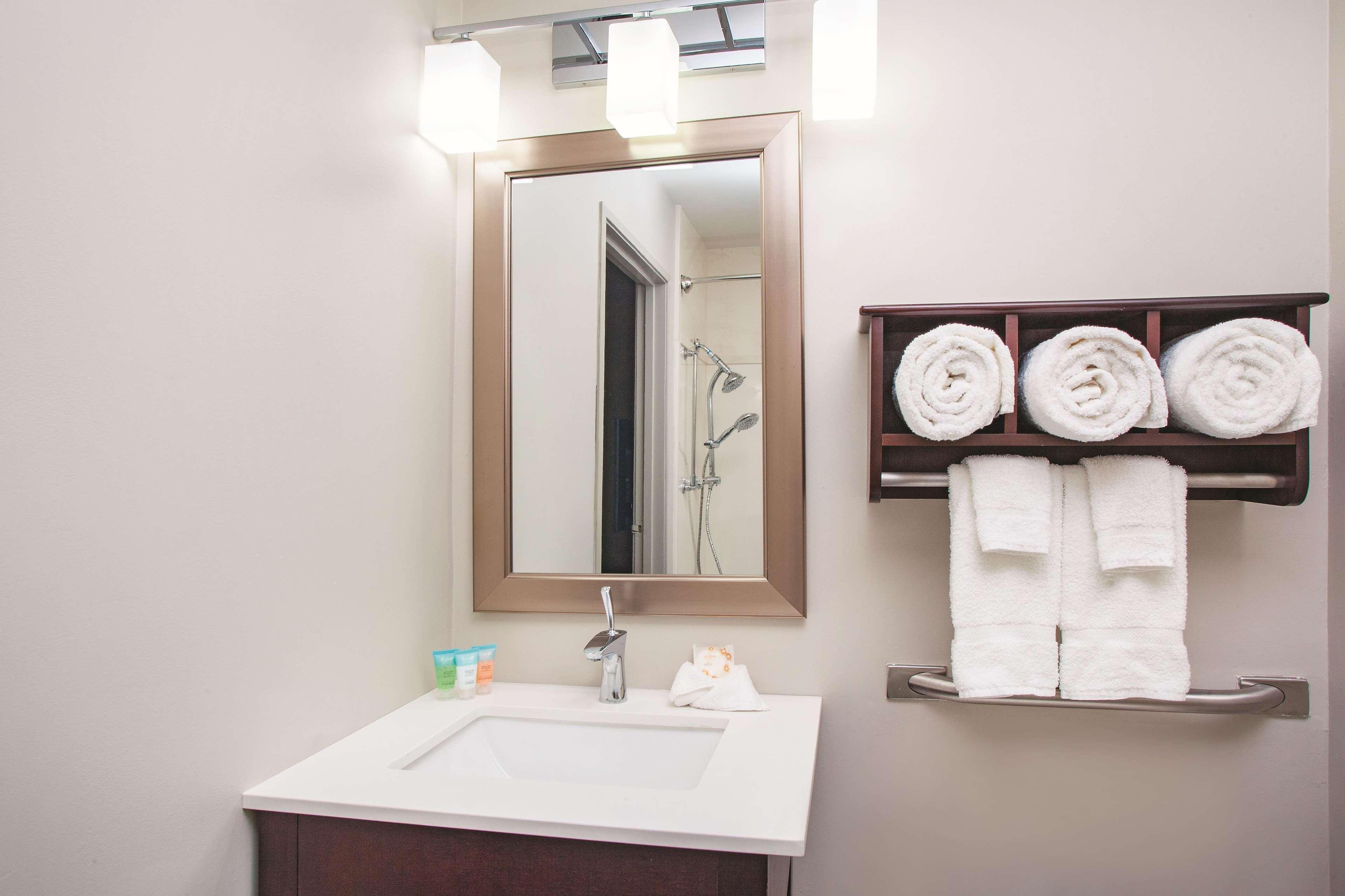 La Quinta By Wyndham Rockford Hotel Екстериор снимка