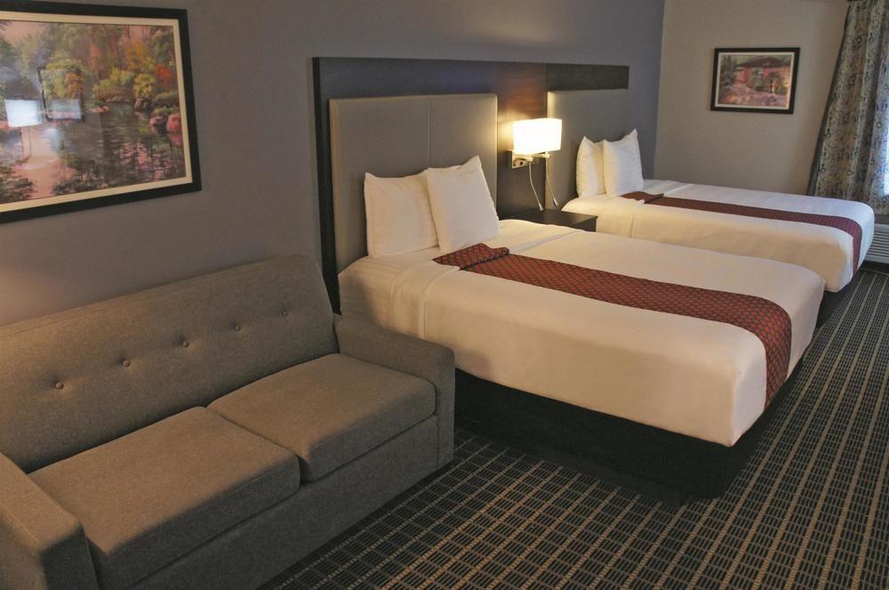 La Quinta By Wyndham Rockford Hotel Екстериор снимка