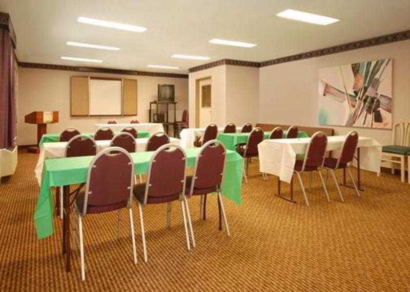 La Quinta By Wyndham Rockford Hotel Екстериор снимка